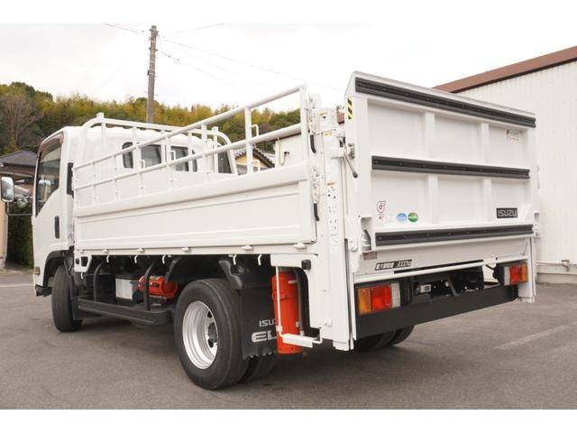 いすゞエルフ平ボディ小型（2t・3t）[写真02]