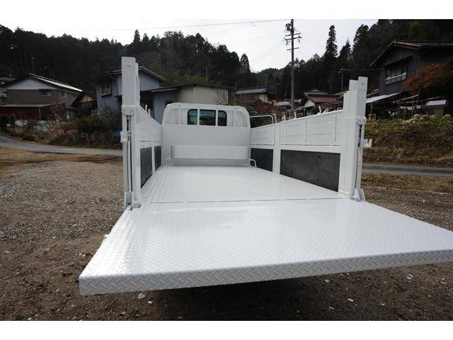 いすゞエルフ平ボディ小型（2t・3t）[写真02]