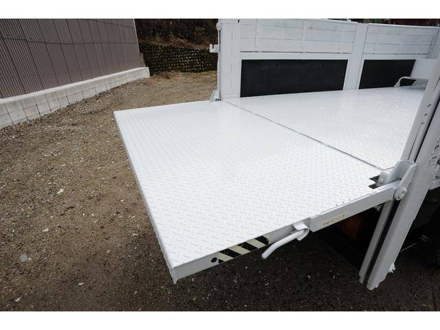 いすゞエルフ平ボディ小型（2t・3t）[写真09]