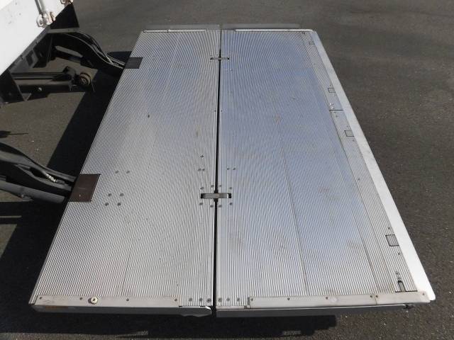 日野レンジャーアルミウイング中型（4t）[写真06]