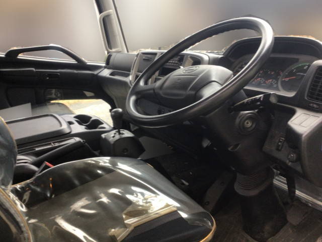 日野レンジャー平ボディ中型（4t）[写真33]