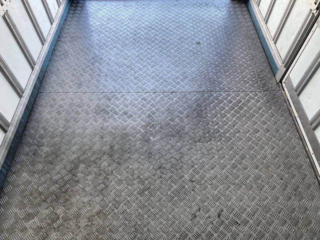 いすゞエルフ冷凍車（冷蔵車）小型（2t・3t）[写真15]