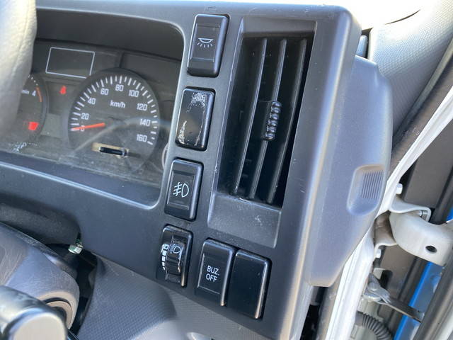 いすゞエルフ冷凍車（冷蔵車）小型（2t・3t）[写真35]