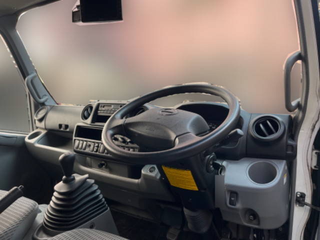 日野デュトロアルミバン小型（2t・3t）[写真30]