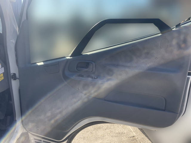 トヨタトヨエース平ボディ小型（2t・3t）[写真17]