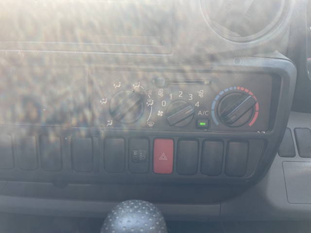 トヨタトヨエース平ボディ小型（2t・3t）[写真26]