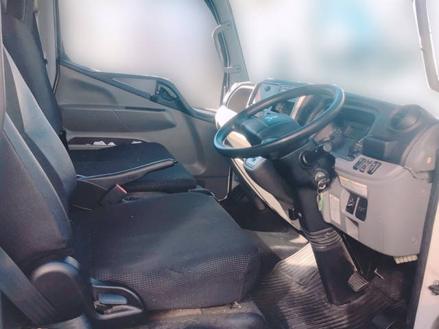 三菱ふそうキャンターアルミバン小型（2t・3t）[写真22]