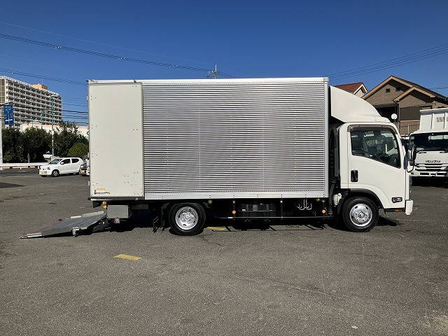 いすゞエルフアルミバン小型（2t・3t）[写真28]
