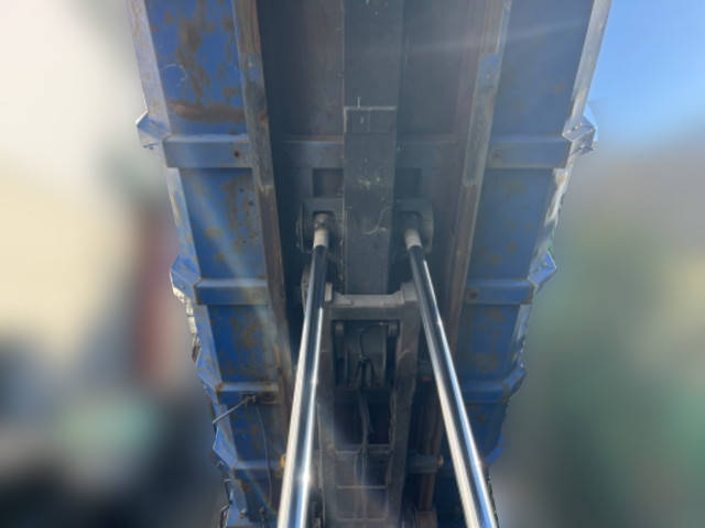 UDトラックスクオンコンテナ専用車大型（10t）[写真11]