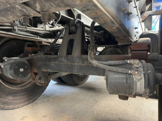 UDトラックスクオンコンテナ専用車大型（10t）[写真23]