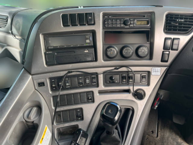 UDトラックスクオンコンテナ専用車大型（10t）[写真32]