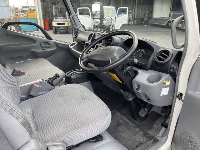 日野デュトロ平ボディ小型（2t・3t）[写真30]