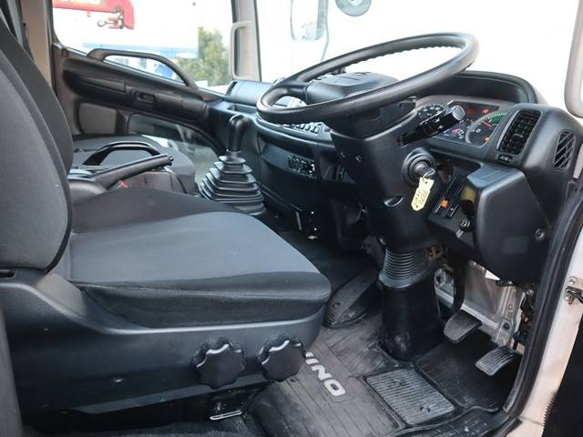 日野レンジャー平ボディ中型（4t）[写真22]