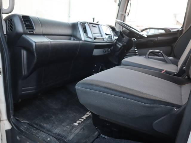 日野レンジャー平ボディ中型（4t）[写真24]