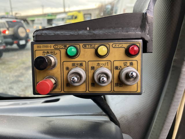 いすゞエルフパッカー車（塵芥車）小型（2t・3t）[写真34]