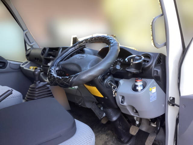 日野デュトロ平ボディ小型（2t・3t）[写真22]