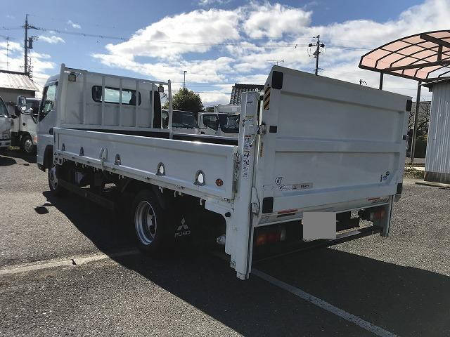 三菱ふそうキャンター平ボディ小型（2t・3t）[写真02]