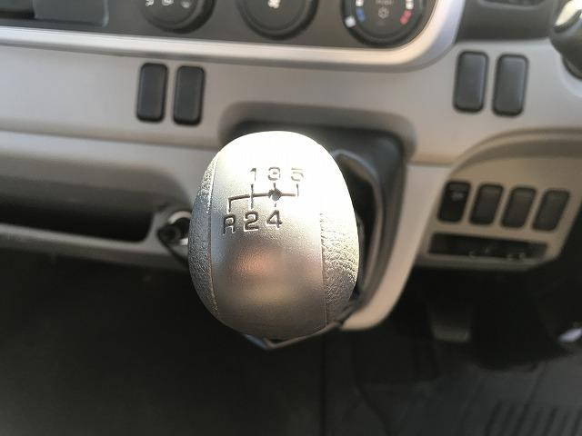 三菱ふそうキャンター平ボディ小型（2t・3t）[写真22]