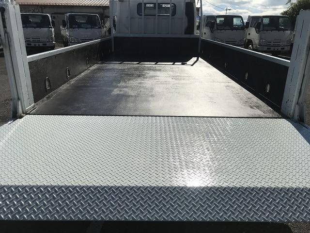 三菱ふそうキャンター平ボディ小型（2t・3t）[写真29]