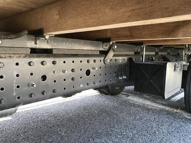 三菱ふそうキャンター平ボディ小型（2t・3t）[写真30]