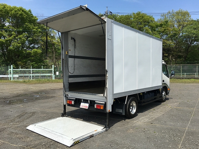 日野デュトロパネルバン小型（2t・3t）[写真02]