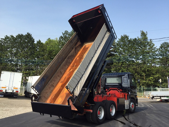 UDトラックスクオンダンプ大型（10t）[写真02]