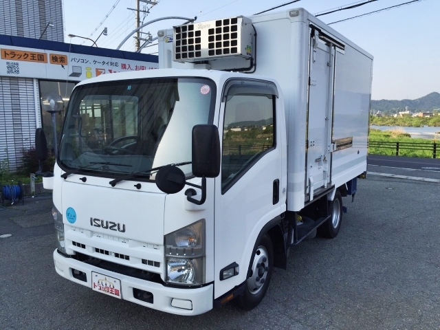 いすゞエルフ冷凍車（冷蔵車）小型（2t・3t）[写真01]