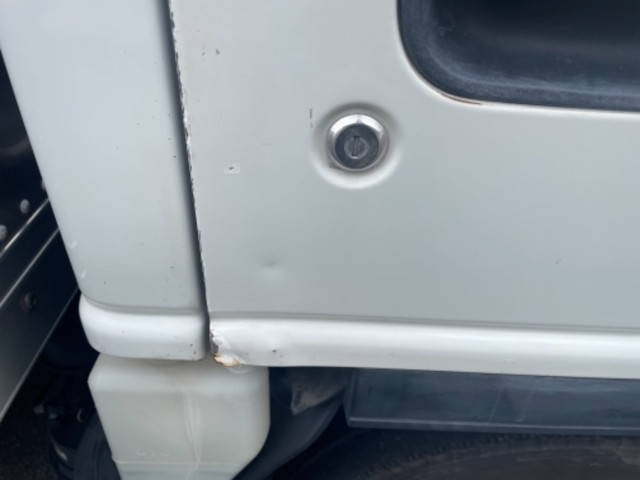 いすゞエルフアルミバン小型（2t・3t）[写真32]