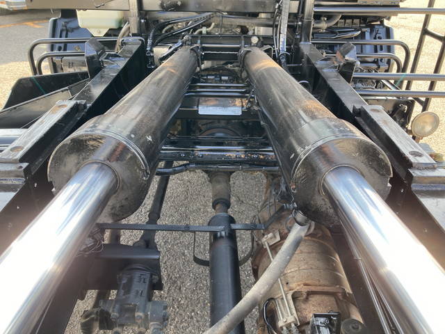 いすゞフォワードアームロール中型（4t）[写真18]