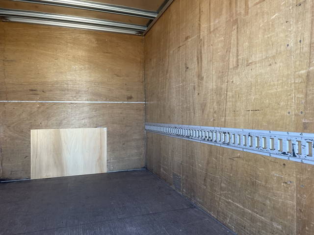 いすゞエルフアルミバン小型（2t・3t）[写真10]