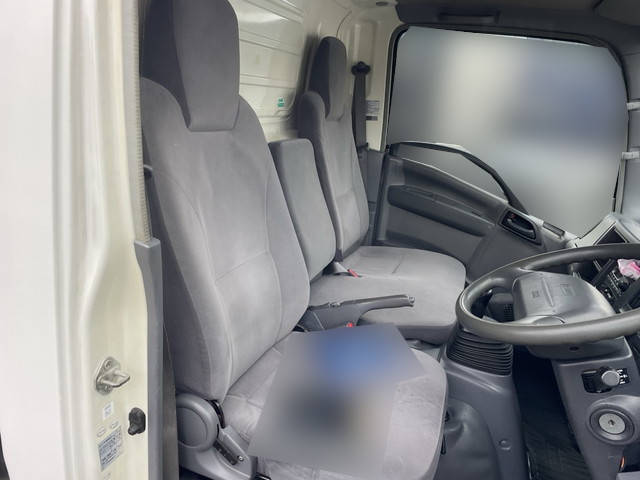 いすゞエルフアルミバン小型（2t・3t）[写真21]