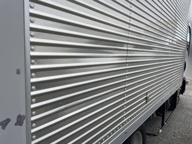いすゞエルフアルミバン小型（2t・3t）[写真04]