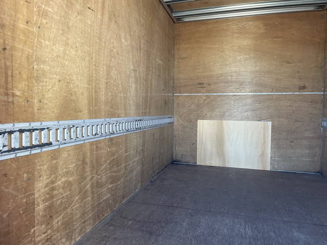 いすゞエルフアルミバン小型（2t・3t）[写真09]