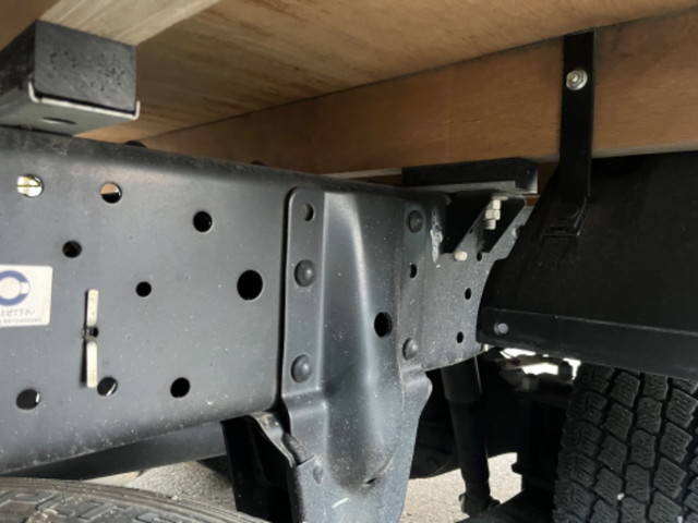 いすゞエルフ平ボディ中型（4t）[写真16]