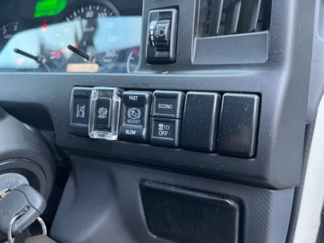 いすゞエルフ平ボディ中型（4t）[写真28]