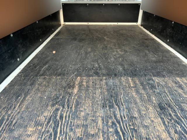 いすゞエルフ平ボディ中型（4t）[写真08]