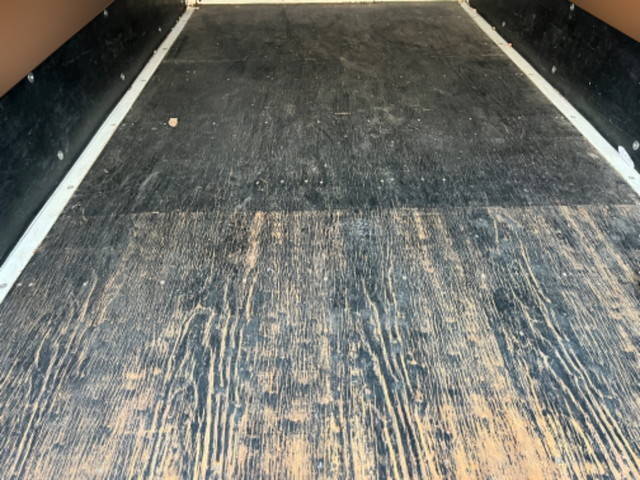 いすゞエルフ平ボディ中型（4t）[写真09]