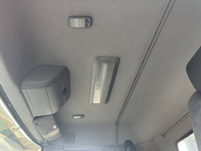 UDトラックスクオンダンプ大型（10t）[写真11]