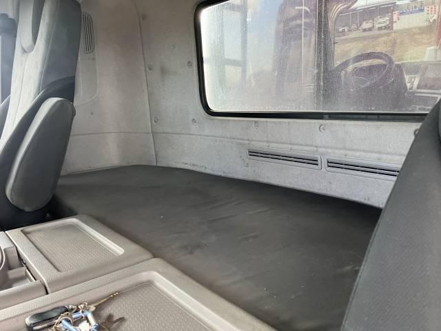 UDトラックスクオンダンプ大型（10t）[写真12]