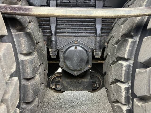 UDトラックスクオンダンプ大型（10t）[写真13]