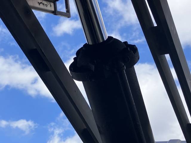 UDトラックスクオンダンプ大型（10t）[写真19]