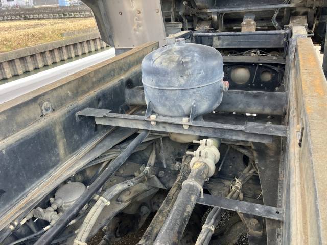 UDトラックスクオンダンプ大型（10t）[写真22]