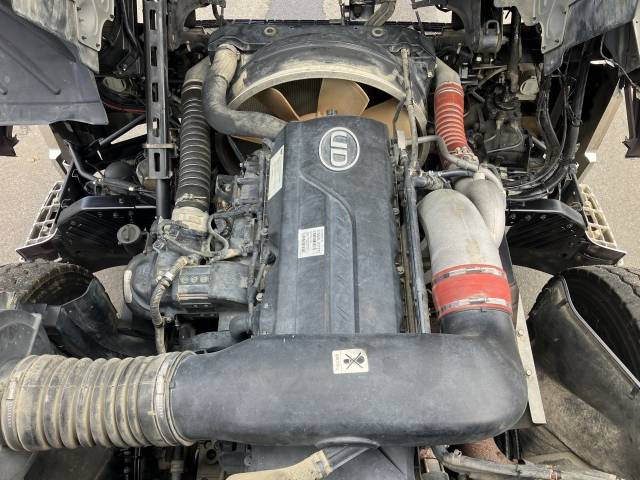 UDトラックスクオンダンプ大型（10t）[写真34]