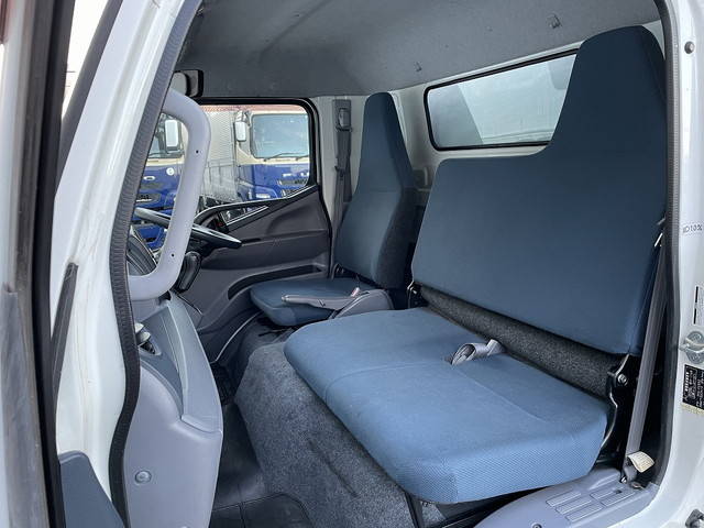 三菱ふそうキャンター幌ウイング小型（2t・3t）[写真16]