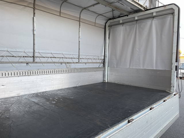 三菱ふそうキャンター幌ウイング小型（2t・3t）[写真22]