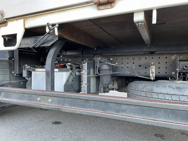 三菱ふそうキャンター幌ウイング小型（2t・3t）[写真25]