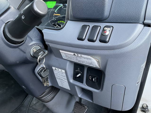 三菱ふそうキャンター幌ウイング小型（2t・3t）[写真27]