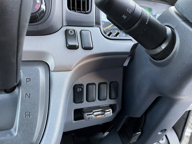 三菱ふそうキャンター幌ウイング小型（2t・3t）[写真28]