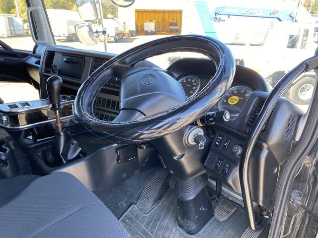 日野プロフィアクレーン付大型（10t）[写真35]