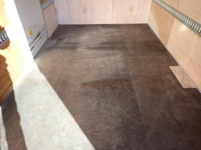 いすゞエルフアルミバン小型（2t・3t）[写真16]